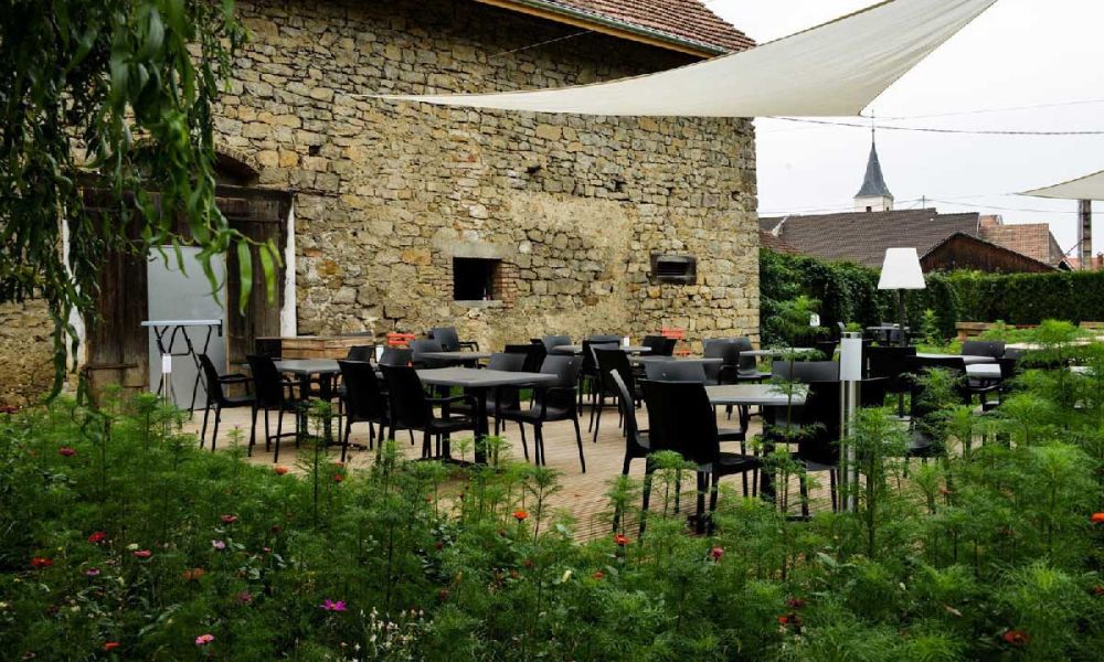 La grange des deux clefs, Moernach, Sundgau Sud Alsace, terrasse d'été, carte brasserie, traiteur et privatisation